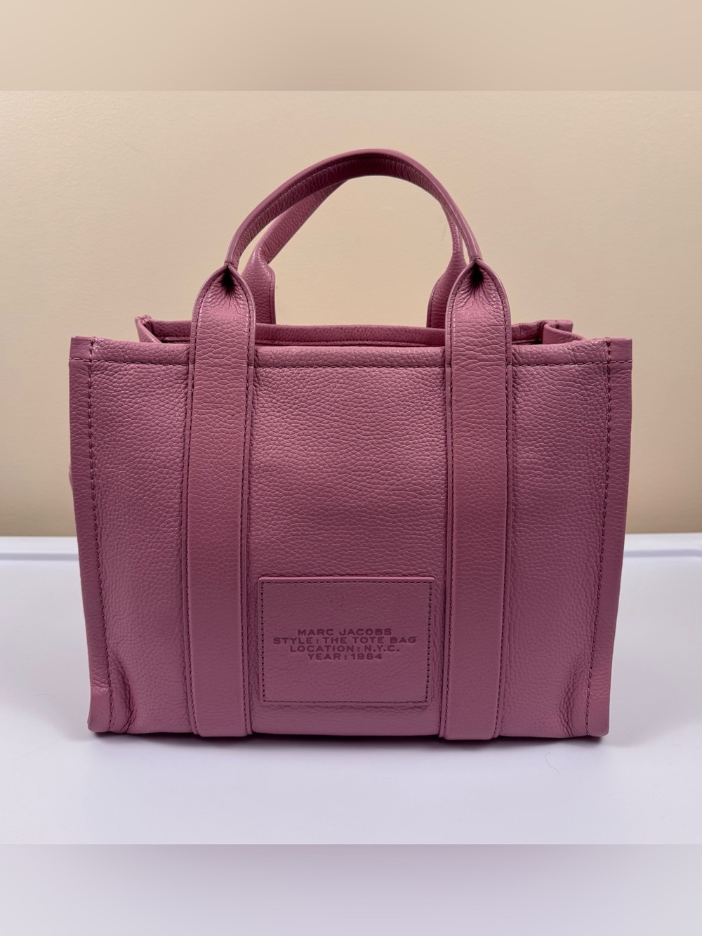 Marc Jacobs The Medium Leather Tote Bag Crossbody with Dust Bag - Picture 4 of 16